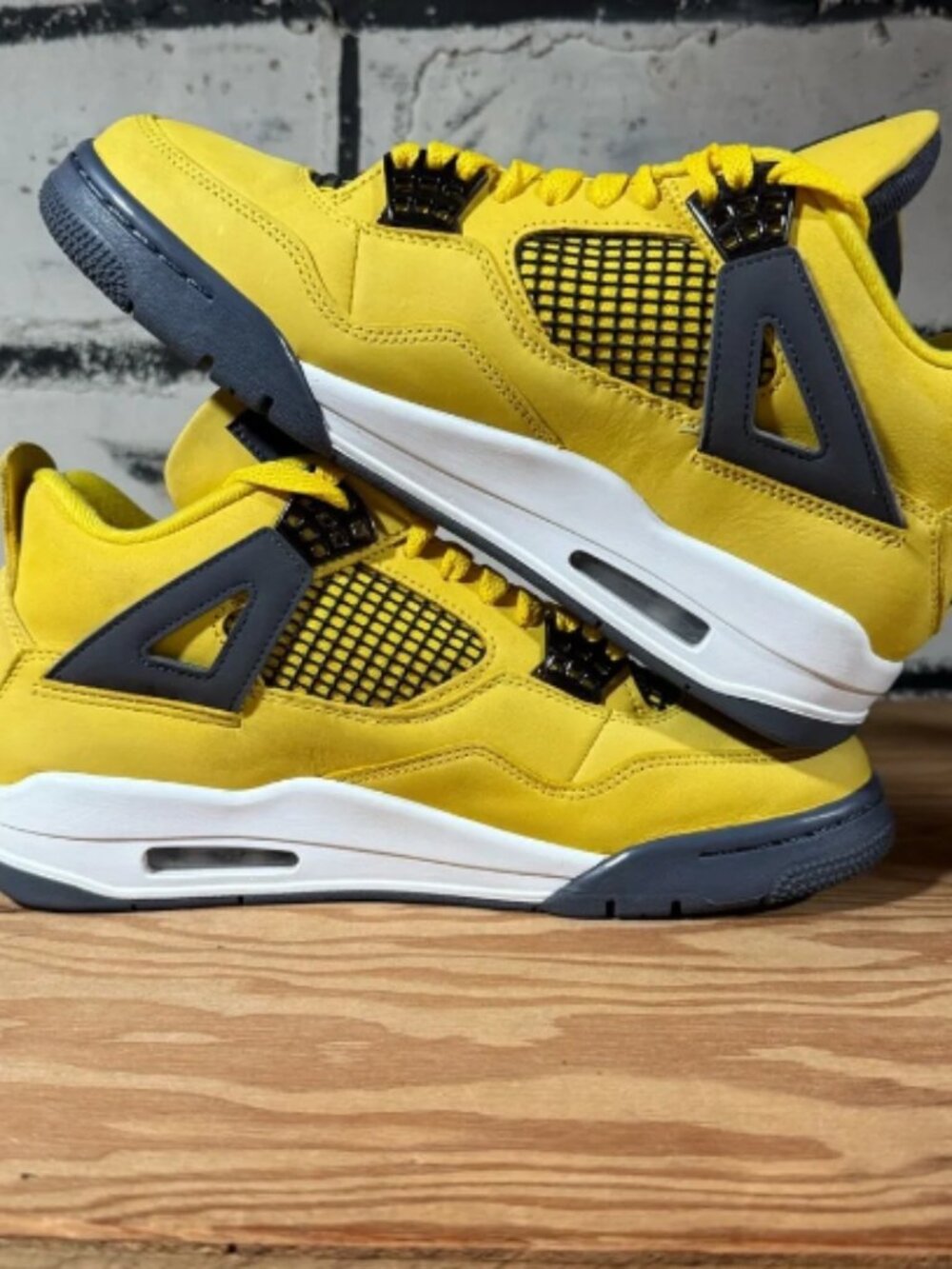 Air Jordan 4 Retro Lightning (2021) Yellow